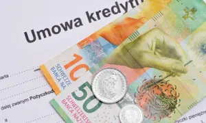 Umowa kredytowa ze szwajcarskimi frankami i monetami. Dokument zawiera tekst o odsetkach ustawowych, co sugeruje kontekst finansowy.