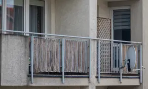 Palenie na balkonie w hotelu w Polsce? Sprawdź, zanim zapłacisz!