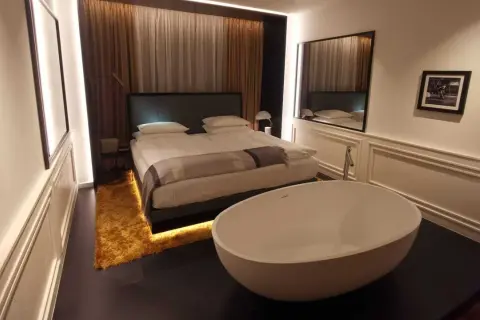 Minibar w hotelu: Płatny czy darmowy? Odkryj prawdę i oszczędź