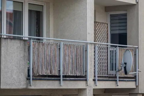 Palenie na balkonie w hotelu w Polsce? Sprawdź, zanim zapłacisz!