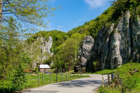 Ojcowski Park Narodowy: Co zobaczyć? Atrakcje, szlaki, porady
