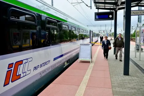Dojazd do Szczecina: Samochód, pociąg, autobus, samolot co wybrać?