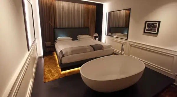 Minibar w hotelu: Płatny czy darmowy? Odkryj prawdę i oszczędź