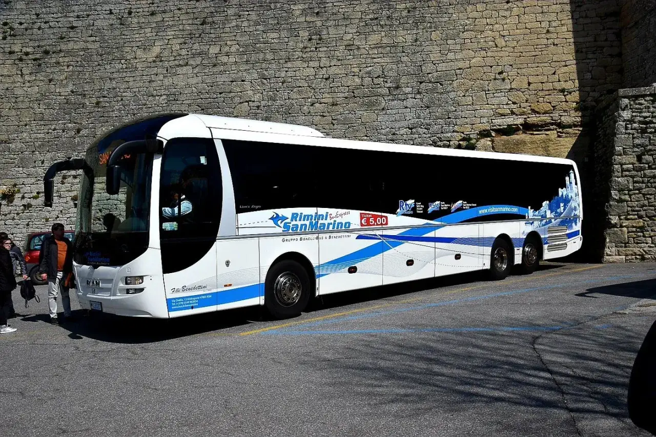 Autobus Rimini San Marino, idealny na loty do Rimini. Bilety już od 5 euro.
