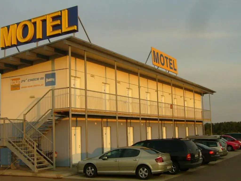 Motel przy autostradzie, hotel tranzytowy