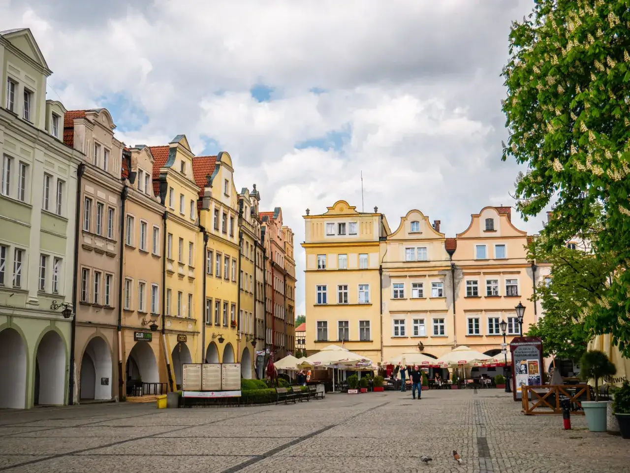 Jelenia Góra Rynek kamienice fontanna Neptuna